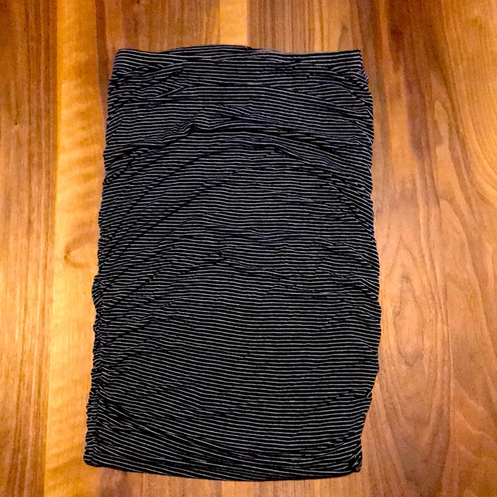 Striped stretchy pencil skirt